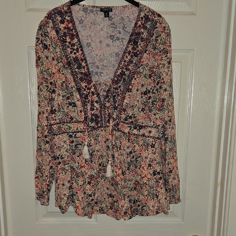Torrid Cream Tan Flutter Sleeve Tie Front Blouse